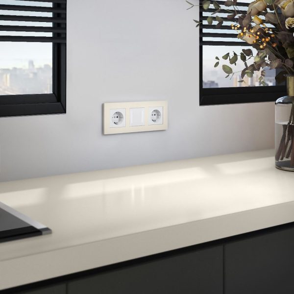 Рамка из поликарбоната Werkel Slab на 3 поста Айвори W0032962 — изображение 3