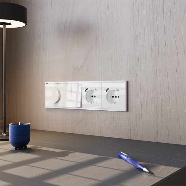 Розетка встраиваемая Voltum S70 с заземлением, шторками и USB A+A Белый Глянцевый VLS040401 — изображение 5
