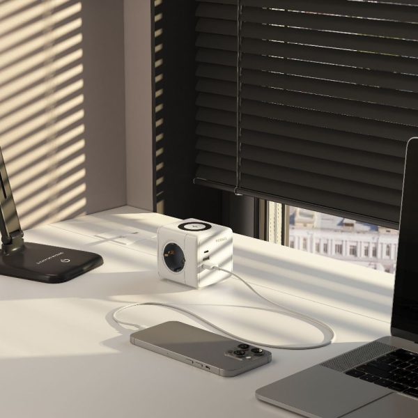 Розеточный блок Werkel 3-местный + 3 USB + беспроводная зарядка Белый W6513501 — изображение 3