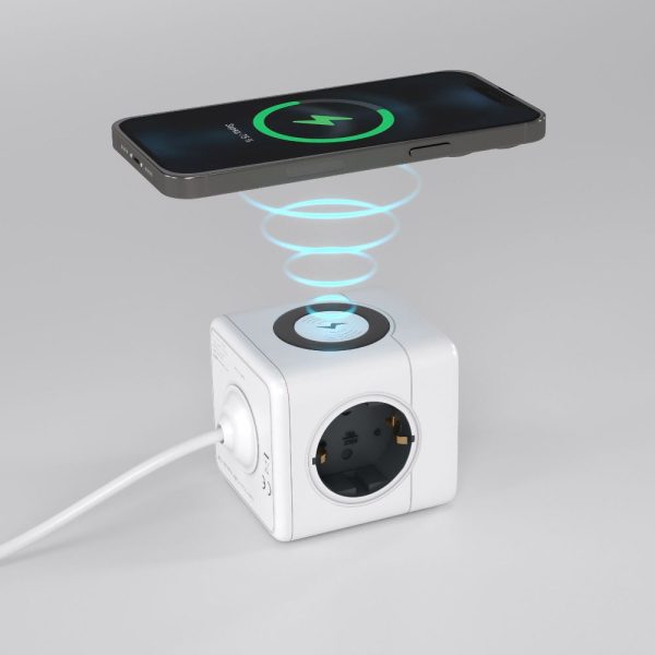 Розеточный блок Werkel 3-местный + 3 USB + беспроводная зарядка Белый W6513501 — изображение 6